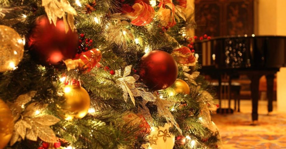 104587934-Christmas_Tree_Decorations.1910x1000