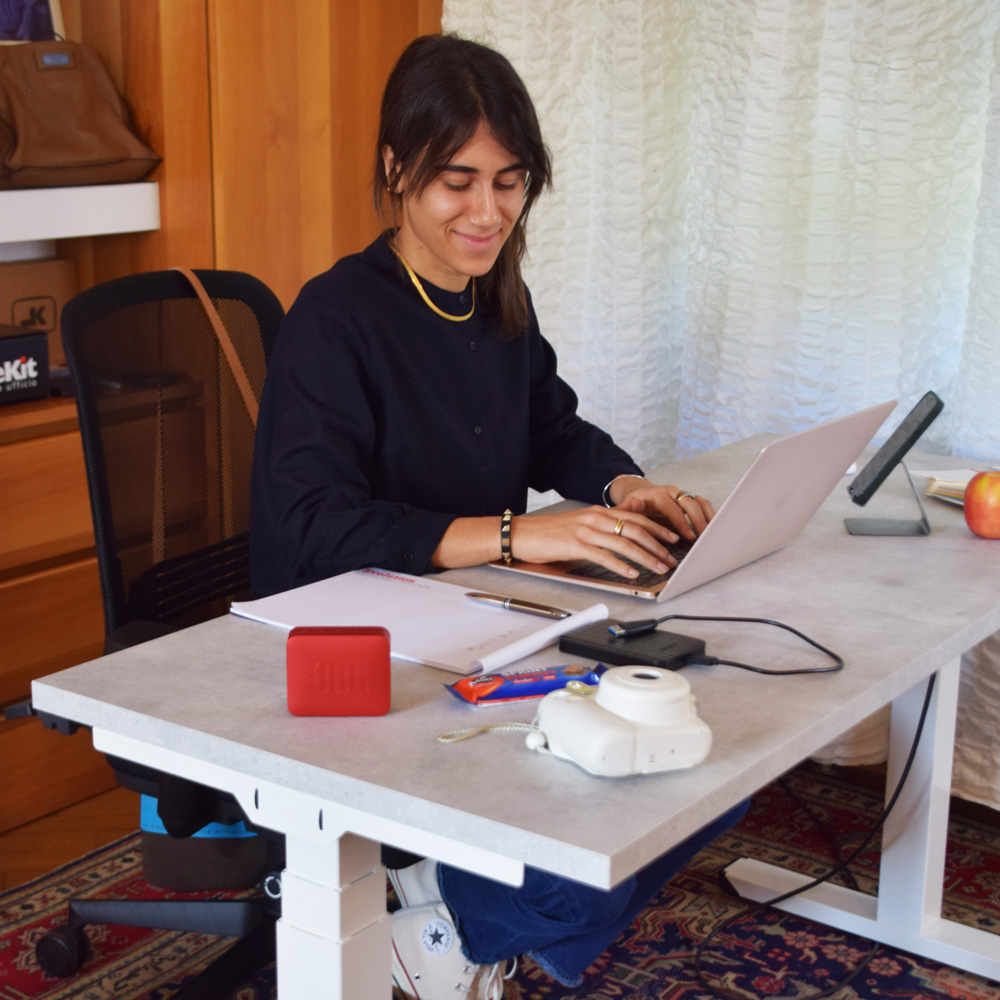 lavori-da-casa-da-oggi-puoi-combattere-il-mal-di-schiena-da-seduto-ti-presento-happychair-la-sedia-per-ufficio-ergonomica-per-una-postura-perfetta