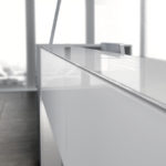 Reception Angolare in Cristallo con Elemento Frontale da 160 e Elemento Laterale da 160 o 200 Cm