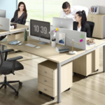 Tavolo Condiviso a 2 Postazioni (Prof. 166cm) con Schermo in Legno e 2 Cassettiere Moovy