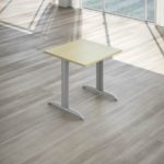 Scrivanie Koros con Elemento di Giunzione, Cassettiera Metal Moovy e Libreria Quadrica